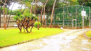 Imagen de la pista deportiva de los apartamentos GAVAMAR de Gav&agrave; Mar